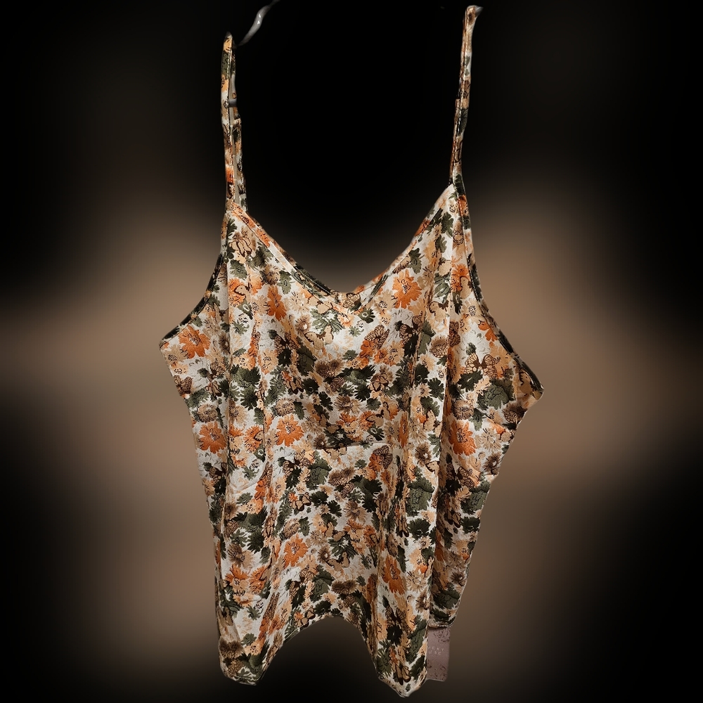 🆕️Shein - plus size 1x tank top - Floral / butterfly pattern - Picture 5 of 5